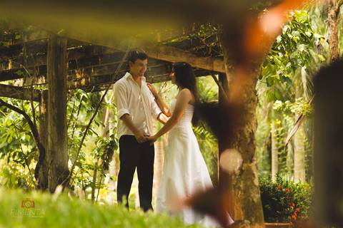 Ensaio pré casamento realizado na cidade de Paranaíta trash the dress, pimenta image studio fotografia de casamento em Alta floresta.'