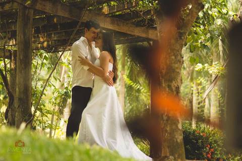 Ensaio pré casamento realizado na cidade de Paranaíta trash the dress, pimenta image studio fotografia de casamento em Alta floresta.'
