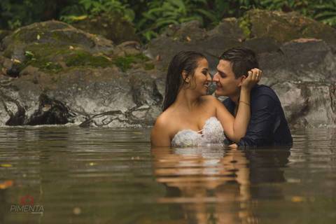 Ensaio pré casamento realizado na cidade de Paranaíta trash the dress, pimenta image studio fotografia de casamento em Alta floresta.'