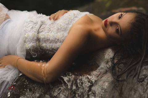 Ensaio pré casamento realizado na cidade de Paranaíta trash the dress, pimenta image studio fotografia de casamento em Alta floresta.'