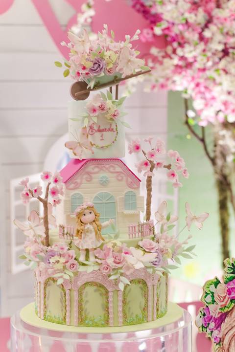 Bolo Personalizado tema bonecas na Barra da Tijuca '