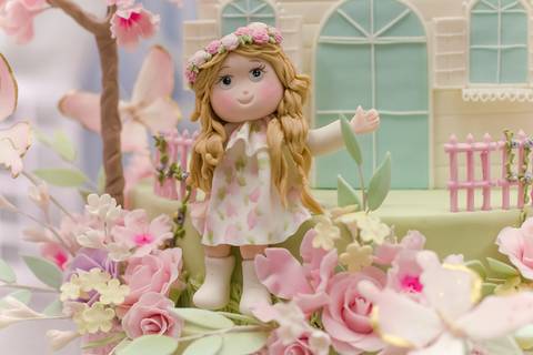 Bolo Personalizado tema bonecas na Barra da Tijuca '