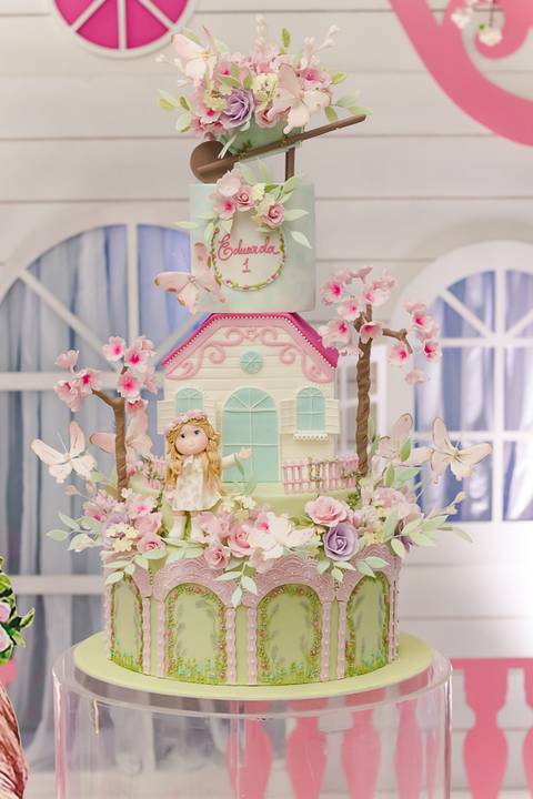 Bolo Personalizado tema bonecas na Barra da Tijuca '