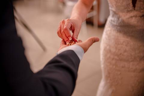 making-of-noiva-fotografo-danilo-farias-vestido-de-noiva-festa-de-casamento-noivo-sapato-do-noivo-buque-aliancas'