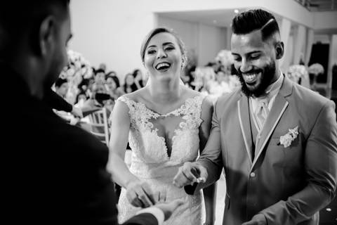 making-of-noiva-fotografo-danilo-farias-vestido-de-noiva-festa-de-casamento-noivo-sapato-do-noivo-buque-aliancas'