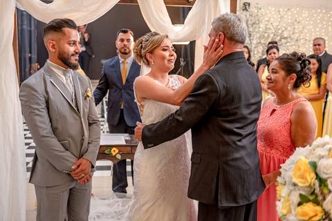 making-of-noiva-fotografo-danilo-farias-vestido-de-noiva-festa-de-casamento-noivo-sapato-do-noivo-buque-aliancas'