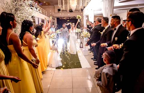 making-of-noiva-fotografo-danilo-farias-vestido-de-noiva-festa-de-casamento-noivo-sapato-do-noivo-buque-aliancas'