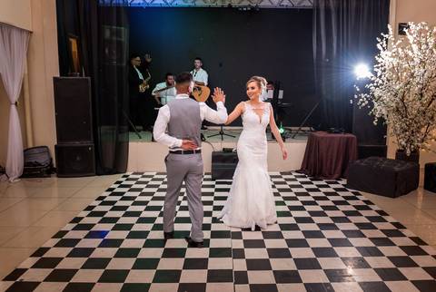 fotografo-danilo-farias-vestido-de-noiva-festa-de-casamento-noivo-sapato-do-noivo-buque-aliancas-madrinhas'