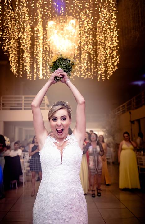 fotografo-danilo-farias-vestido-de-noiva-festa-de-casamento-noivo-sapato-do-noivo-buque-aliancas-madrinhas'