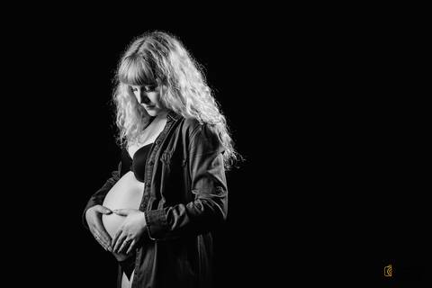 sessão fotografica gravida. sessão fotografica. foto gravidez. preto e branco'