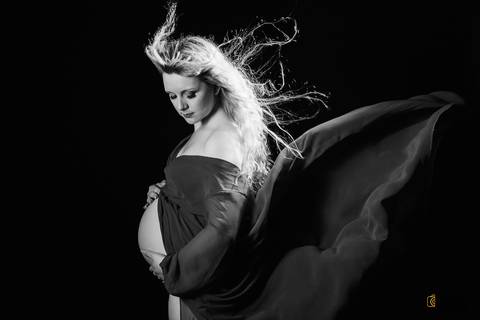 sessão fotografica gravida. sessão fotografica. foto gravidez. preto e branco. foto artística'