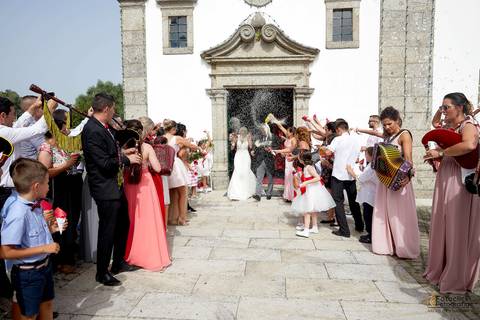 fotografia de casamento. fotografo de casamento. noivo e noiva. vestido de noiva. igreja.'