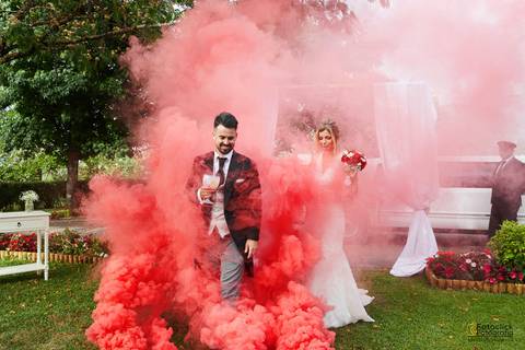fotografia de casamento. fotografo de casamento. noivo e noiva. vestido de noiva. fumos.'
