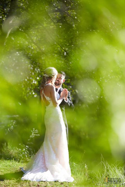 fotografia de casamento. fotografo de casamento. noivo e noiva. vestido de noiva. '