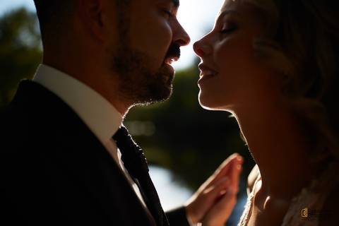 fotografia de casamento. fotografo de casamento. noivo e noiva. vestido de noiva.  beijo noivos.'
