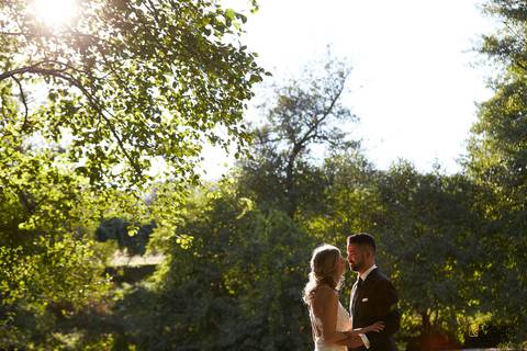 fotografia de casamento. fotografo de casamento. noivo e noiva. vestido de noiva.  beijo noivos.'