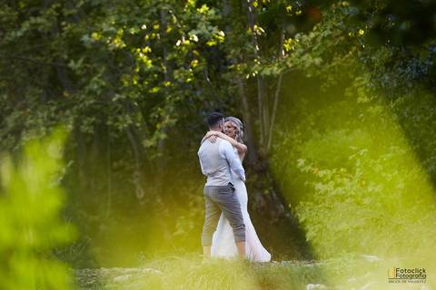 fotografia de casamento. fotografo de casamento. noivo e noiva. vestido de noiva.  beijo noivos.'