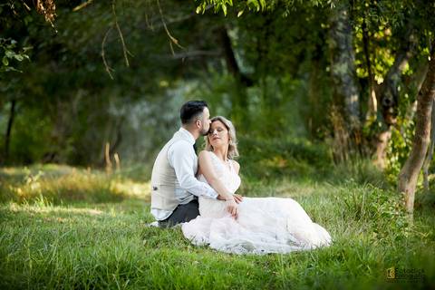fotografia de casamento. fotografo de casamento. noivo e noiva. vestido de noiva.  beijo noivos.'
