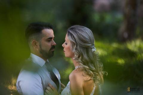 fotografia de casamento. fotografo de casamento. noivo e noiva. vestido de noiva.  beijo noivos.'