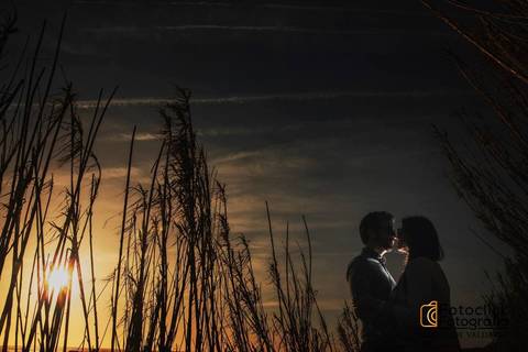 fotografia solteiros por do sol. foto casal. sessão solteiros. engagement session.'