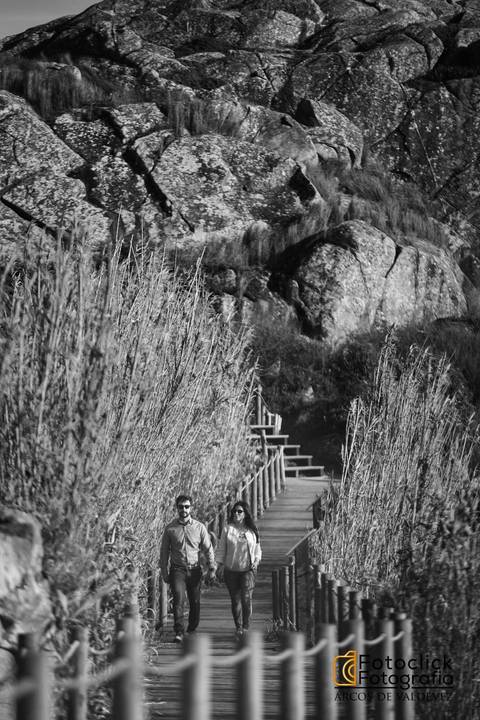 fotografia preto e branco. foto casal. foto sessão solteiros. engagement session.'