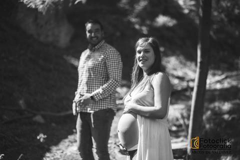 Sessão Fotográfica de Gravidez. Casal. Pai e mãe.'