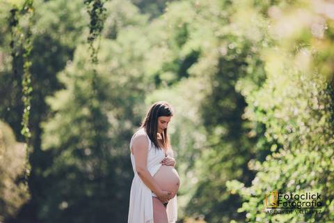 Sessão Fotográfica de Gravidez. Mãe e bebé.'