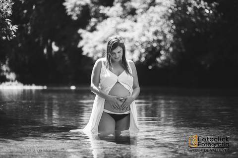 Sessão Fotográfica de Gravidez. Barriga de grávida.'
