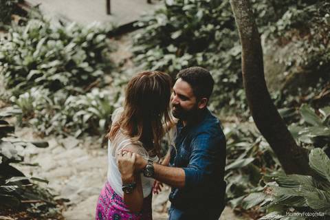 fernanda_e_thiago_ensaio_pre_casamento_urca_golden _retriever_memory_fotografia_pista_claudio_coutinho_mureta'