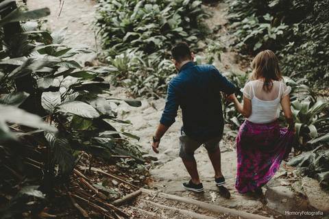 fernanda_e_thiago_ensaio_pre_casamento_urca_golden _retriever_memory_fotografia_pista_claudio_coutinho_mureta'