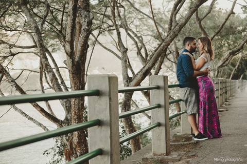 fernanda_e_thiago_ensaio_pre_casamento_urca_golden _retriever_memory_fotografia_pista_claudio_coutinho_mureta'