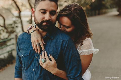 fernanda_e_thiago_ensaio_pre_casamento_urca_golden _retriever_memory_fotografia_pista_claudio_coutinho_mureta'