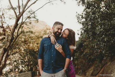 fernanda_e_thiago_ensaio_pre_casamento_urca_golden _retriever_memory_fotografia_pista_claudio_coutinho_mureta'