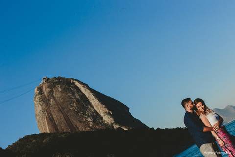 fernanda_e_thiago_ensaio_pre_casamento_urca_golden _retriever_memory_fotografia_pista_claudio_coutinho_mureta'