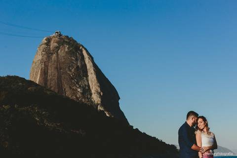 fernanda_e_thiago_ensaio_pre_casamento_urca_golden _retriever_memory_fotografia_pista_claudio_coutinho_mureta'