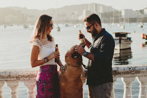 fernanda_e_thiago_ensaio_pre_casamento_urca_golden _retriever_memory_fotografia_pista_claudio_coutinho_mureta'