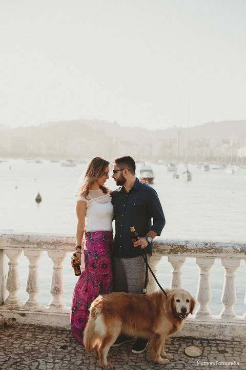 fernanda_e_thiago_ensaio_pre_casamento_urca_golden _retriever_memory_fotografia_pista_claudio_coutinho_mureta'