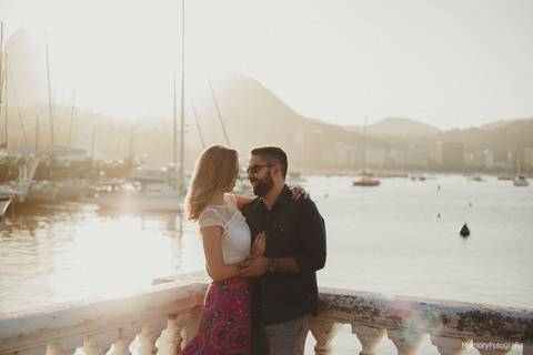 fernanda_e_thiago_ensaio_pre_casamento_urca_golden _retriever_memory_fotografia_pista_claudio_coutinho_mureta'