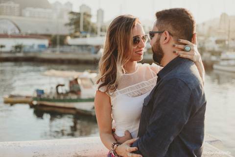 fernanda_e_thiago_ensaio_pre_casamento_urca_golden _retriever_memory_fotografia_pista_claudio_coutinho_mureta'