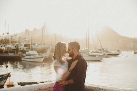 fernanda_e_thiago_ensaio_pre_casamento_urca_golden _retriever_memory_fotografia_pista_claudio_coutinho_mureta'