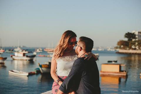 fernanda_e_thiago_ensaio_pre_casamento_urca_golden _retriever_memory_fotografia_pista_claudio_coutinho_mureta'