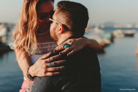 fernanda_e_thiago_ensaio_pre_casamento_urca_golden _retriever_memory_fotografia_pista_claudio_coutinho_mureta'