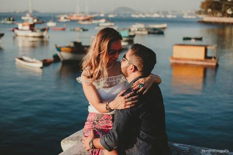 fernanda_e_thiago_ensaio_pre_casamento_urca_golden _retriever_memory_fotografia_pista_claudio_coutinho_mureta'