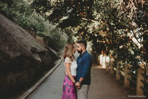 fernanda_e_thiago_ensaio_pre_casamento_urca_golden _retriever_memory_fotografia_pista_claudio_coutinho_mureta'