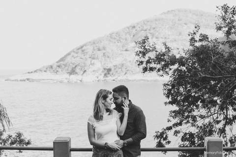 fernanda_e_thiago_ensaio_pre_casamento_urca_golden _retriever_memory_fotografia_pista_claudio_coutinho_mureta'