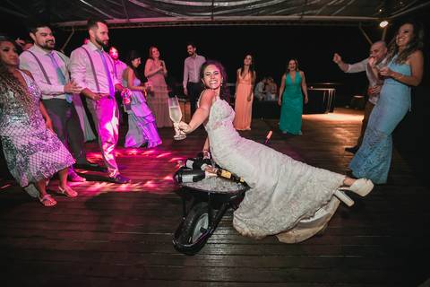 casamento no campo, fotografo de casmaento, vestido de casamento, vestido,noiva, festa, casamento no campo,buque de noiva, fotografo de casamento, casamento por do casamento no campo, fotografo de casmaento, vestido de casamentosol, decoração de casamento'