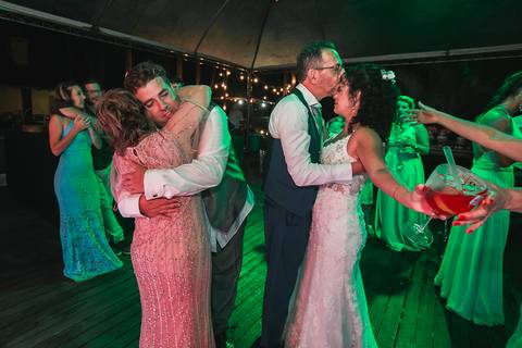 casamento no campo, fotografo de casmaento, vestido de casamento, vestido,noiva, festa, casamento no campo,buque de noiva, fotografo de casamento, casamento por do casamento no campo, fotografo de casmaento, vestido de casamentosol, decoração de casamento'