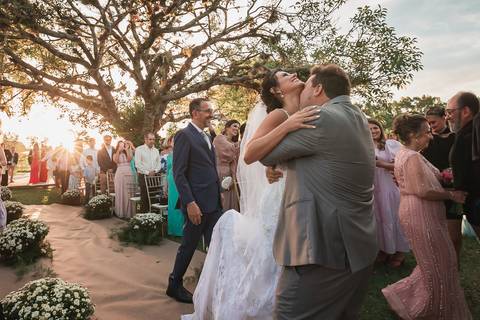 casamento no campo, fotografo de casmaento, vestido de casamento, vestido,noiva, festa, casamento no campo,buque de noiva, fotografo de casamento, casamento por do sol, decoração de casamento'