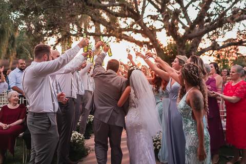 casamento no campo, fotografo de casmaento, vestido de casamento, vestido,noiva, festa, casamento no campo,buque de noiva, fotografo de casamento, casamento por do sol, decoração de casamento'