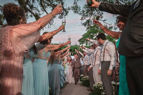 casamento no campo, fotografo de casmaento, vestido de casamento, vestido,noiva, festa, casamento no campo,buque de noiva, fotografo de casamento, casamento por do sol, decoração de casamento'